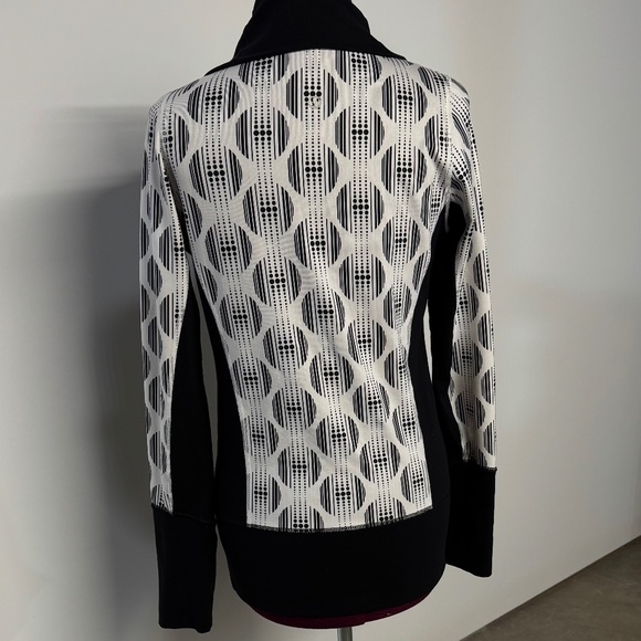 LuLuLemon Women's Black & White Jacket - Picture 2 of 10